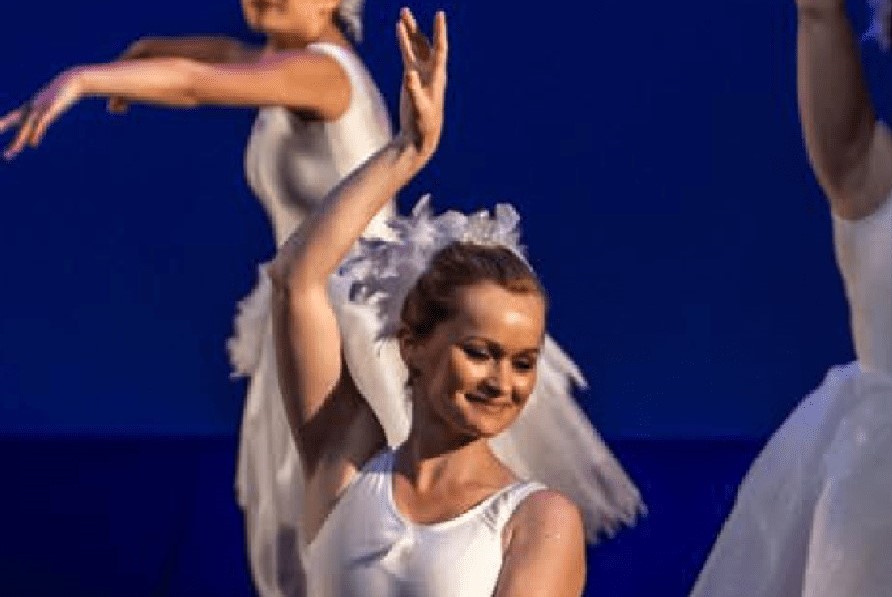 claire Intermediate adult ballet dancer